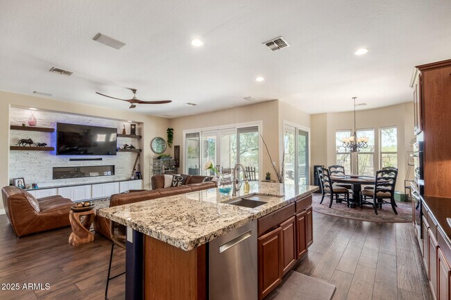 Foto del edificio - 28106 N 18th Ln