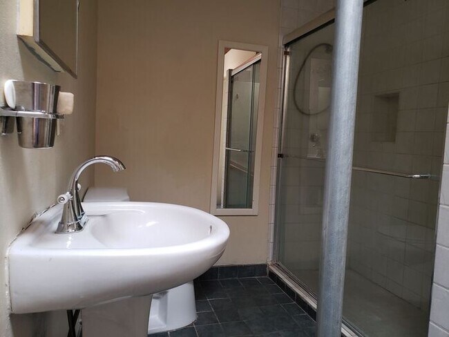 Foto del edificio - Beautiful 3 bedroom 2 bath private home lo...