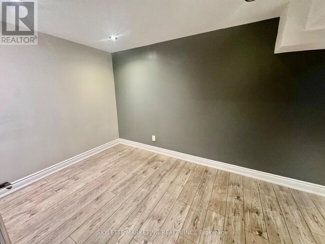 Building Photo - 150 Trothen Cir