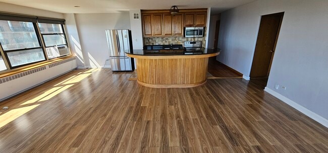 Building Photo - 707 W Gordon Ter