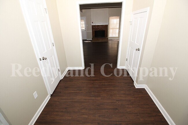 Foto del edificio - 6305 Kirby Downs Dr