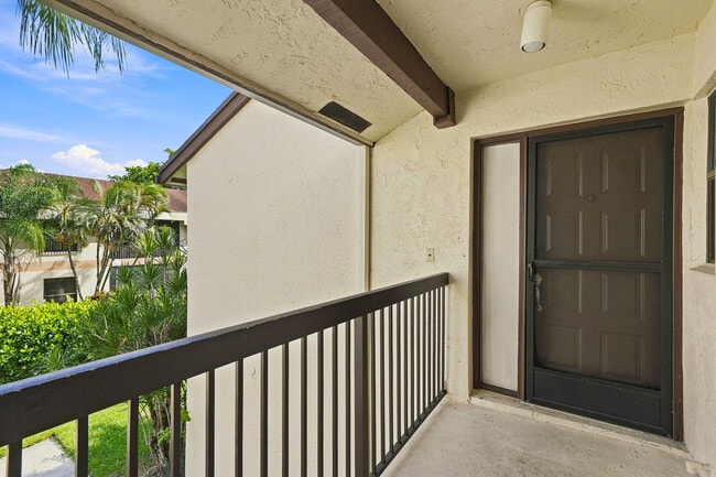 Building Photo - 2581 Carambola Cir N