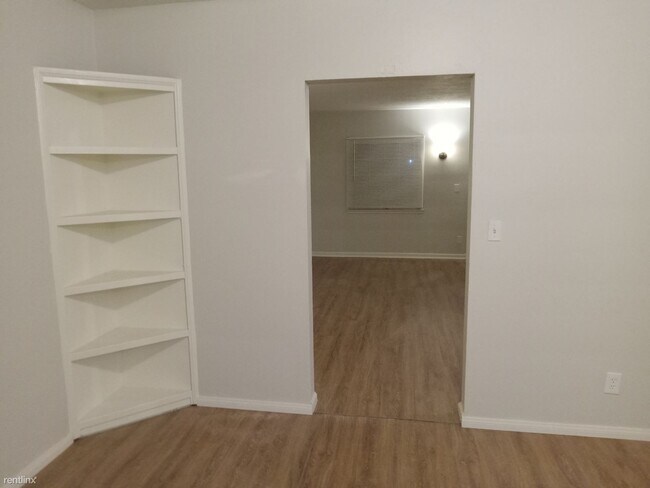 Foto del edificio - 2 br, 1 bath Triplex - 2352 Mission Inn Av...