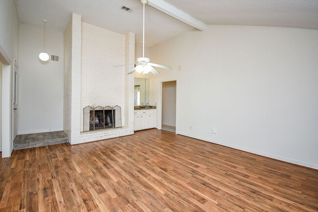 Building Photo - 11366 Oakcenter Dr