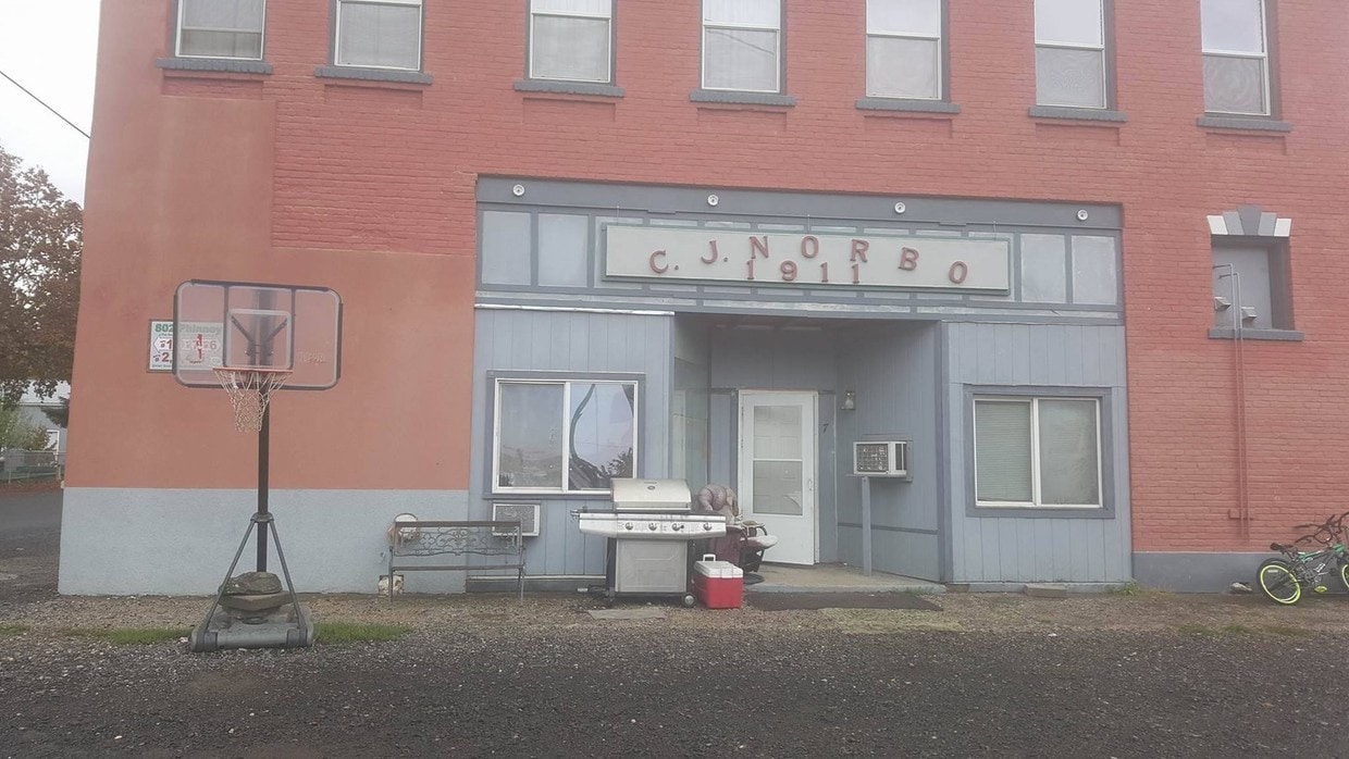 Primary Photo - 802 Phinney Street, Unit 4