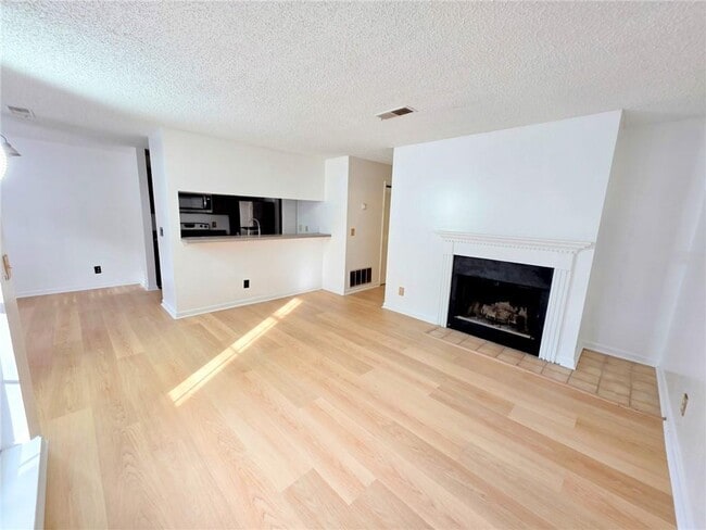 Foto del edificio - 590 Windchase Ln