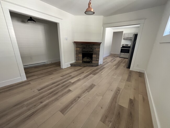 Building Photo - NEWLY RENOVATED TWO-BEDROOM APARTMENT AVAI...