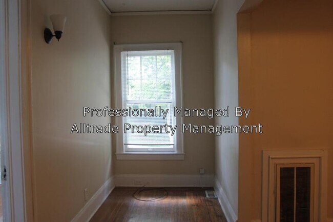 Foto del edificio - 2466 Glenmary Ave