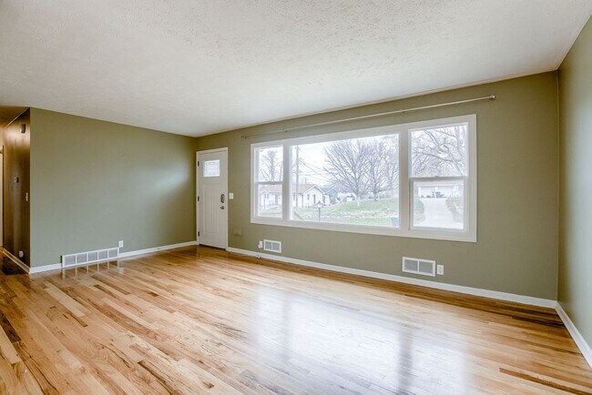 Foto del edificio - 3 Bedroom Gem With Bonus Room Near Aksarbe...