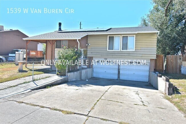 Building Photo - Stunning 5 Bedroom Salt Lake Home! No Depo...