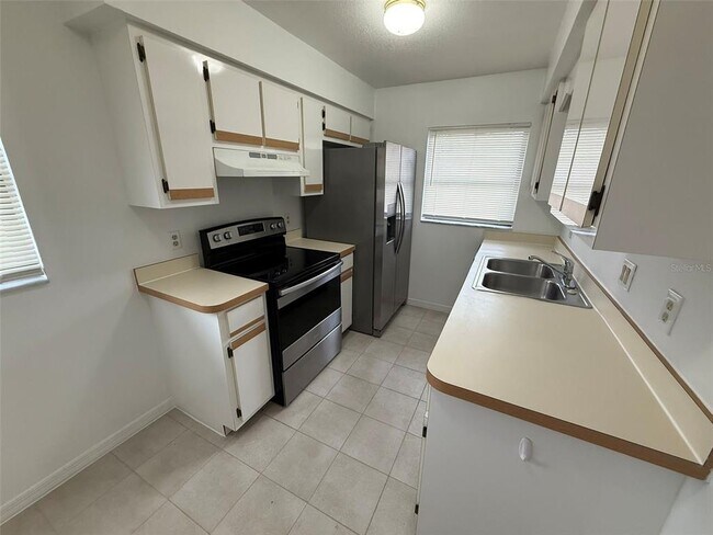 Foto del edificio - 24540 Harbor View Rd
