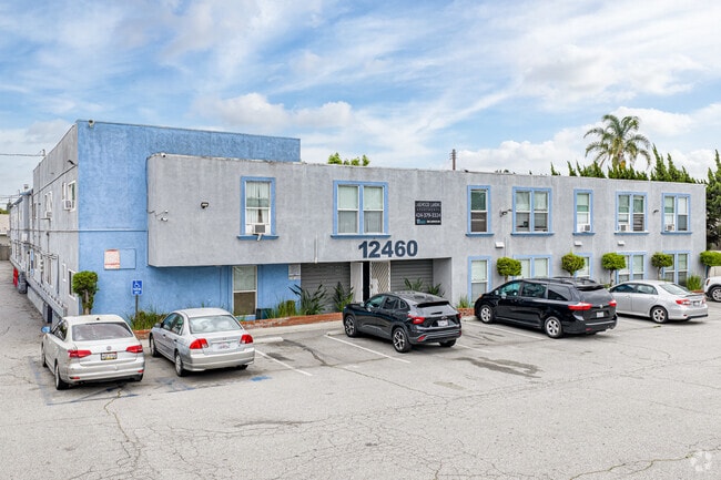 Building Photo - The Lakewood Apartments