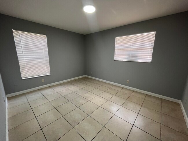 Building Photo - 4265 Narcissus Ave