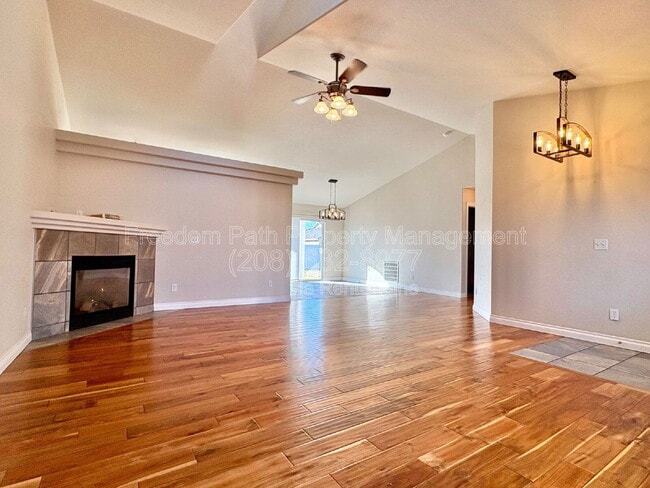 Foto del edificio - 594 W Ashworth Ln