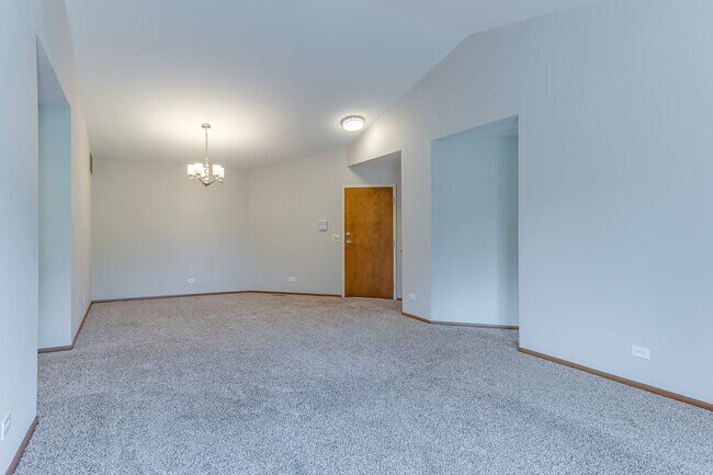 Building Photo - 1806 Fox Run Dr