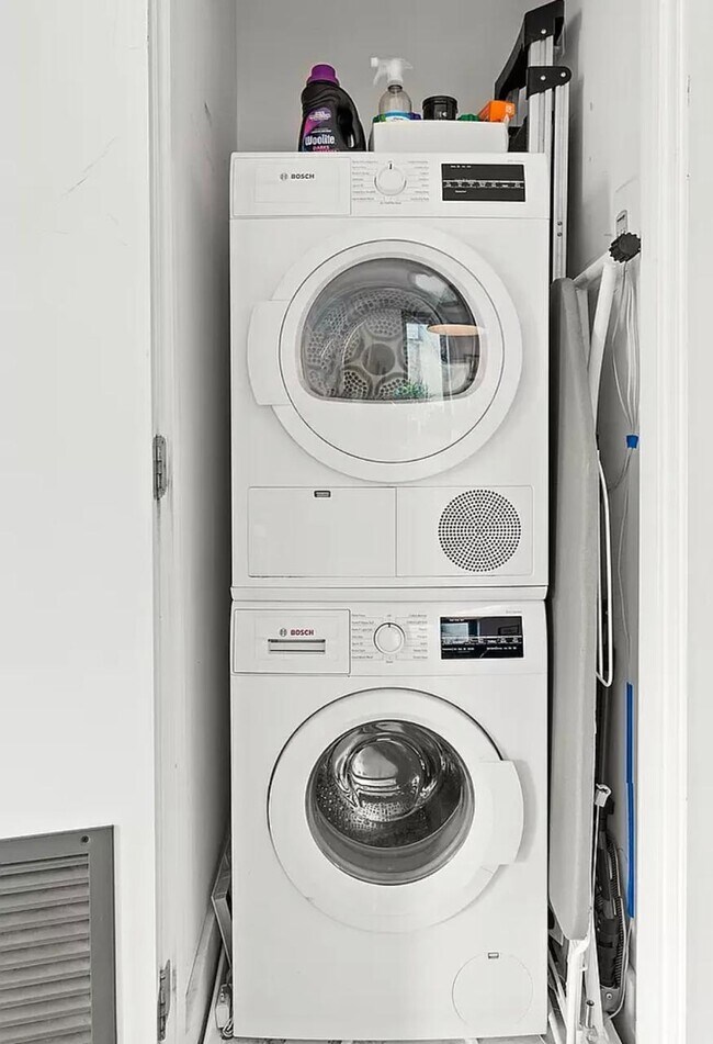 Foto del edificio - 762 Park Pl