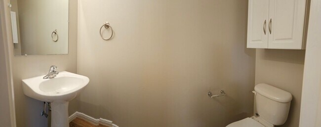 Foto del edificio - 2 bed, 1.5 bath townhome at Riverwoods