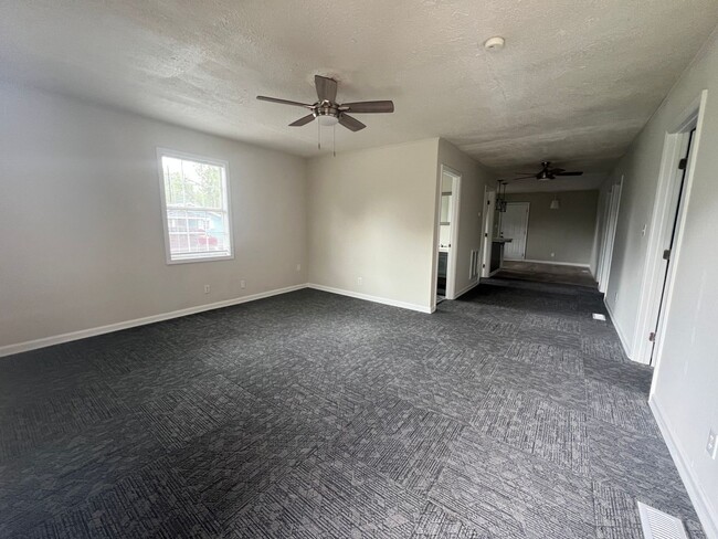 Foto del edificio - 3 bedroom 1 bathroom home