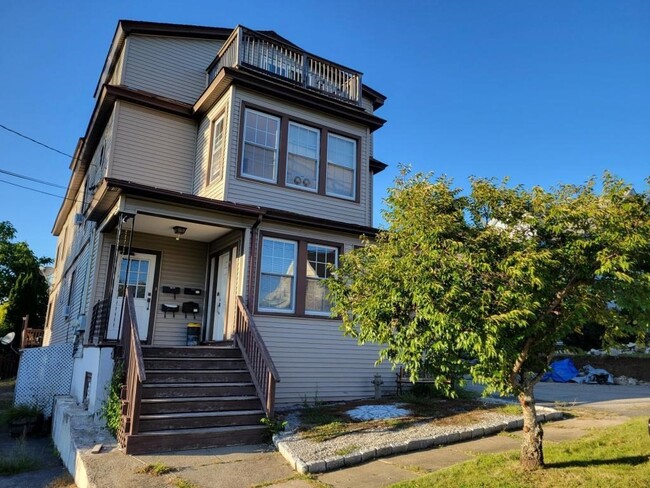 Building Photo - 119 Airlie St