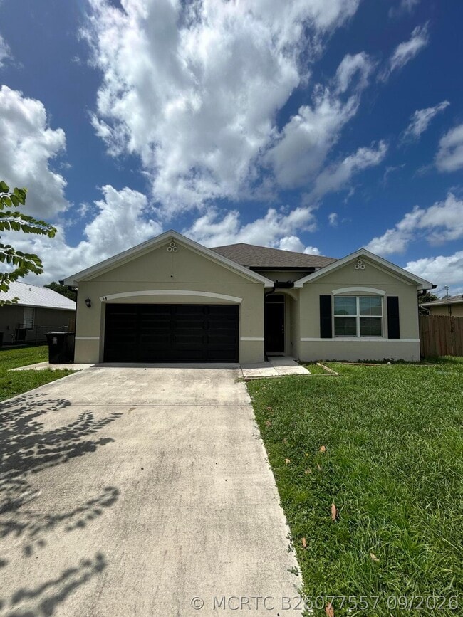 Building Photo - 341 SW Ridgecrest Dr