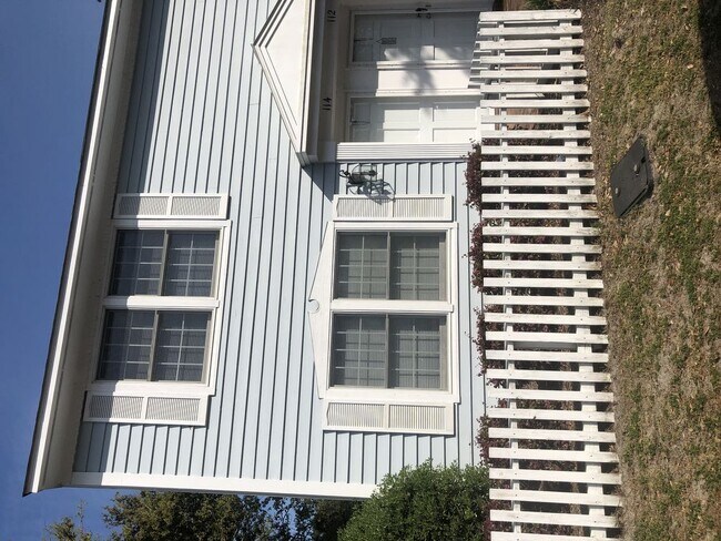Building Photo - MENDENHALL
