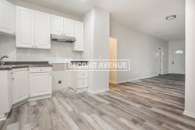 Building Photo - 811 Westview DR