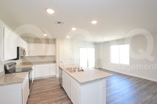 Building Photo - 2032 E Velvet Pl