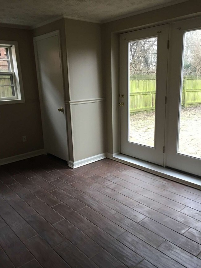 Foto del edificio - 158 Crestwood Dr