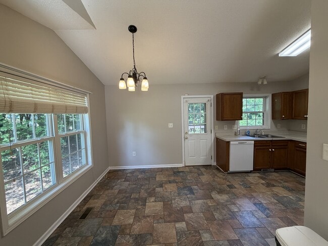 Building Photo - 375 Brookfield Dr