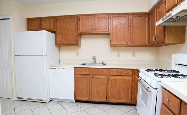 Foto del edificio - 10701 Houck Dr