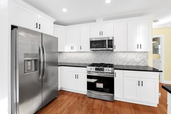 Building Photo - 11 Herbertson Rd