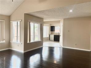 Foto del edificio - 12400 Overbrook Ln
