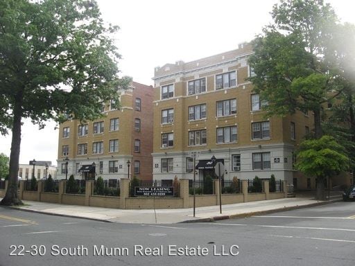 Primary Photo - 22 S Munn Ave