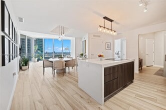 Building Photo - 851 NE 1st Ave