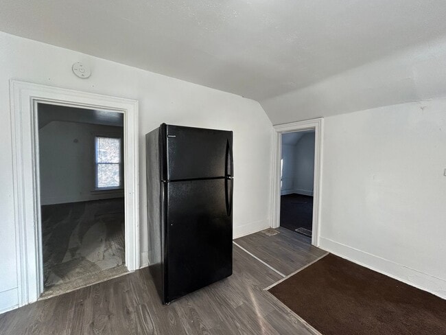 Building Photo - 210 S 4th St