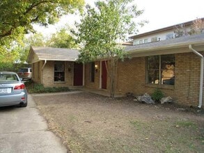 Building Photo - 4015 Lewis Ln