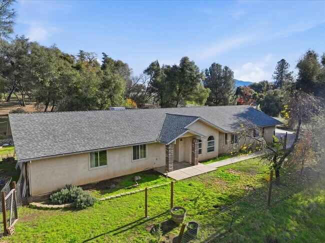 Foto del edificio - 43379 Leach Rd