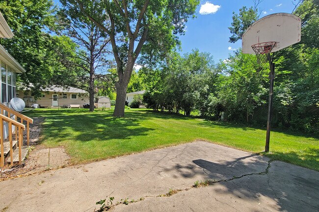 Foto del edificio - 1808 Dakota St