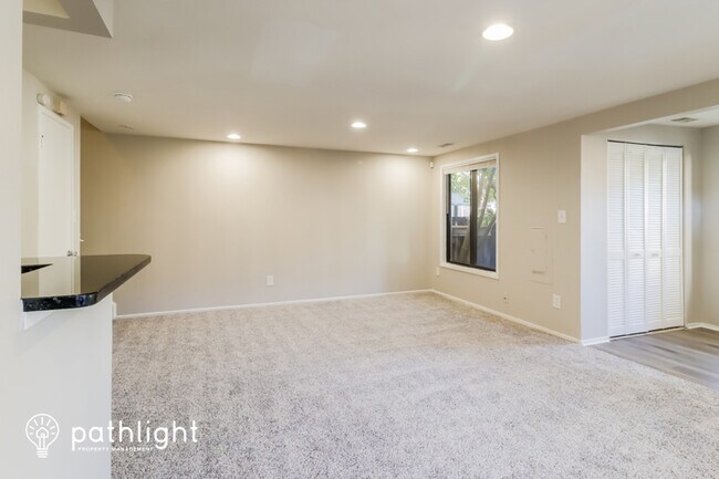 Foto del edificio - 9616 Brassie Way
