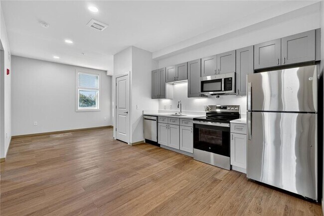Building Photo - 1624 Lonsdale Ave