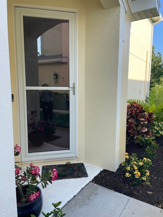 Foto del edificio - 250 N Harbor Dr