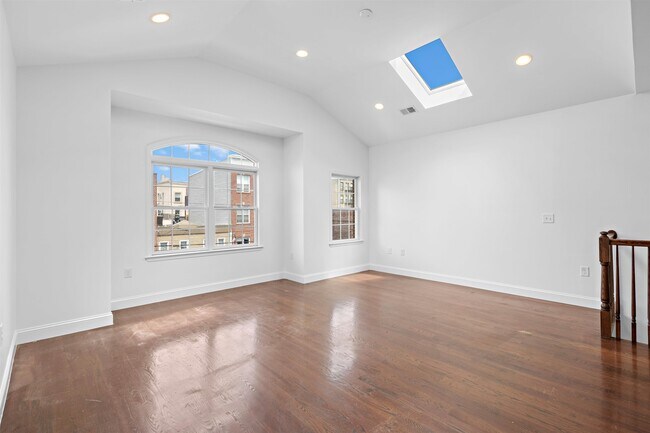 Foto del edificio - 244 Cambridge Ave