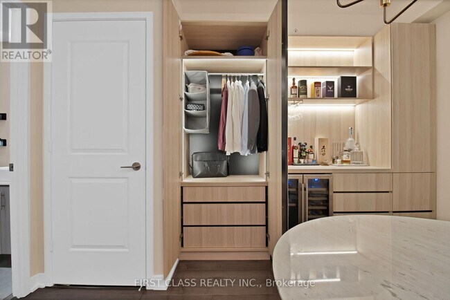 Photo du bâtiment - 1 The Esplanade