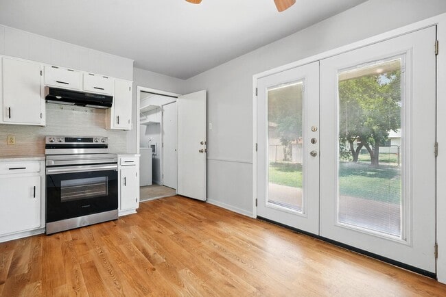 Building Photo - 2349 Marsalis Dr