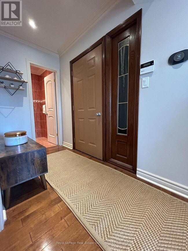 Building Photo - 333 Lakeshore Rd E