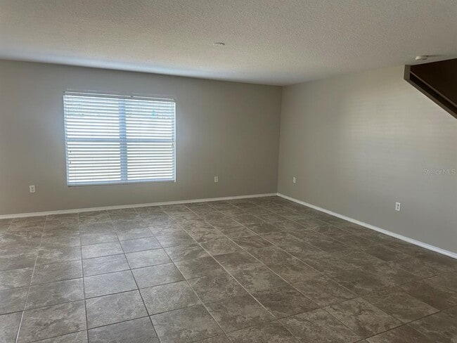 Building Photo - 347 Alfani St
