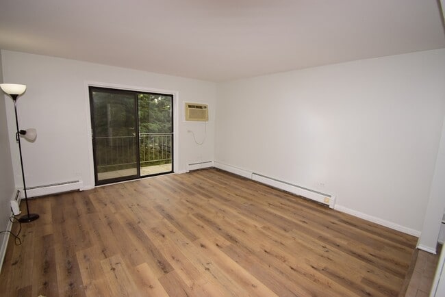 Foto del edificio - 108 E Bailey Rd