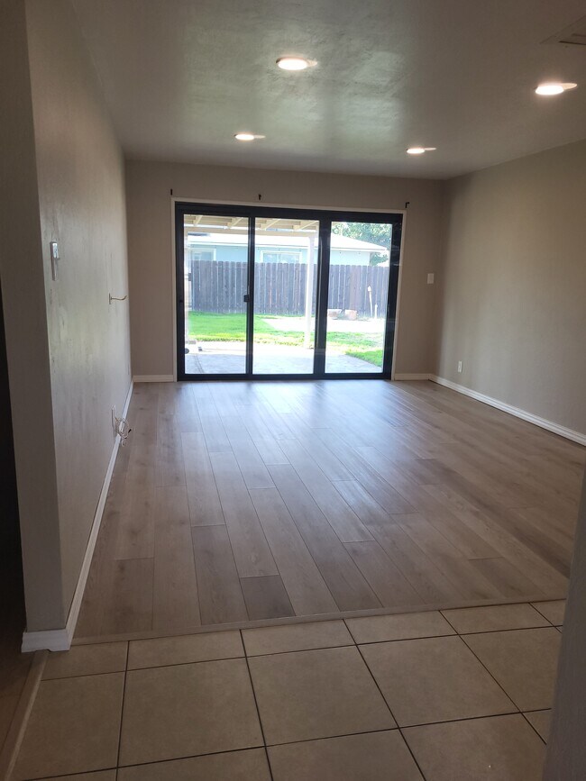 Foto del edificio - 4545 N Meridian Ave