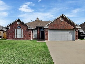 Building Photo - 2922 31st Ave N