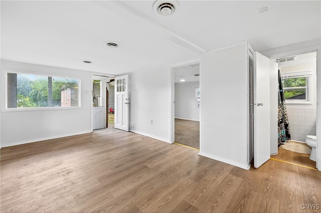 Building Photo - 308 Nelson Ave